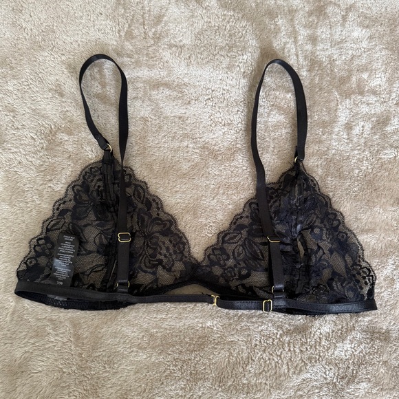 Rene Rofe Black Lace Triangle peekaboo Bralette Size M/L - Picture 2 of 3
